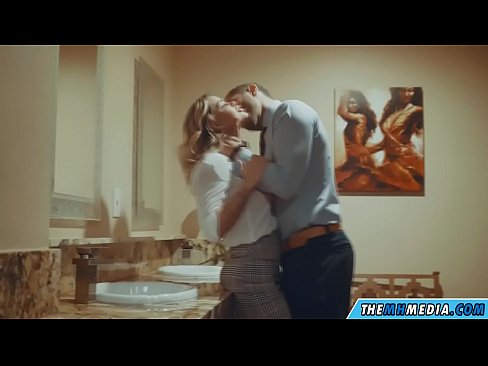 ❤️ Nalika pirang semok seduces sampeyan ing toilet umum Porno ing kita% jv.novoporn-com.ru% ❌